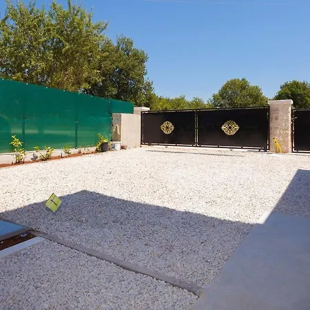 Vila Contessa פורץ